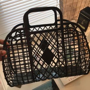 Plastic basket tote